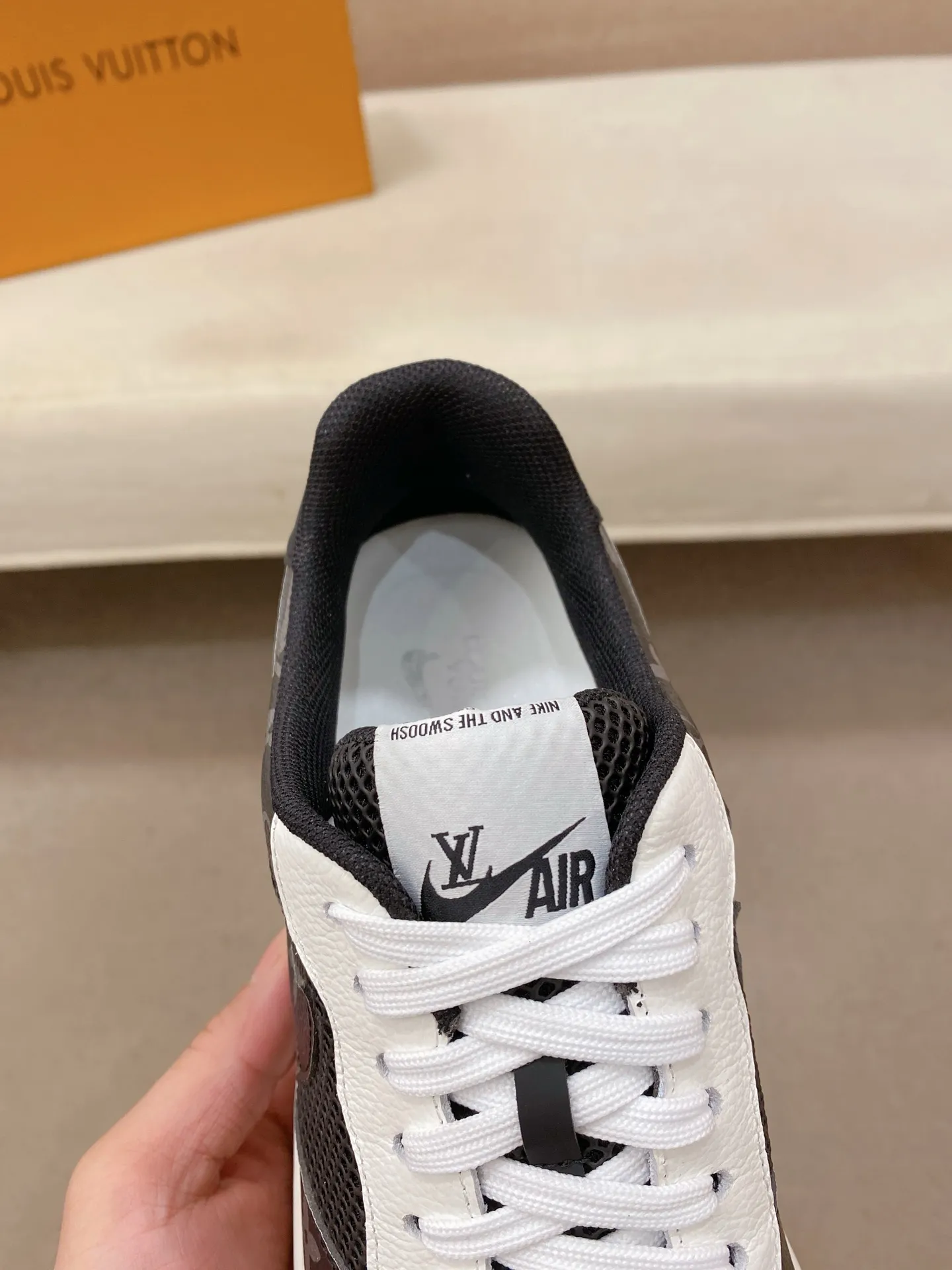 Men's shoes💰 440💰Louis Vuitton (Louis Vuitton/LV) top 🔍🔍 new models are on sale at the same time, the upper 🇮🇹 imported Italian first-layer cowhide, fully imported mesh breathable lining 💪💪, completely 1⃣️compared 1⃣️Reproduction🇮🇹💪💪, ⚠Sole: The original sole is specially provided by the original factory, the exclusive movable molded sole is super comfortable, ⚠Original factory follow-up goods, 🔍🔍high quality, you can enter and leave the counter at will, welcome to compare⚠. Code number: 38-44. Can be customized for 45 non-refundable!